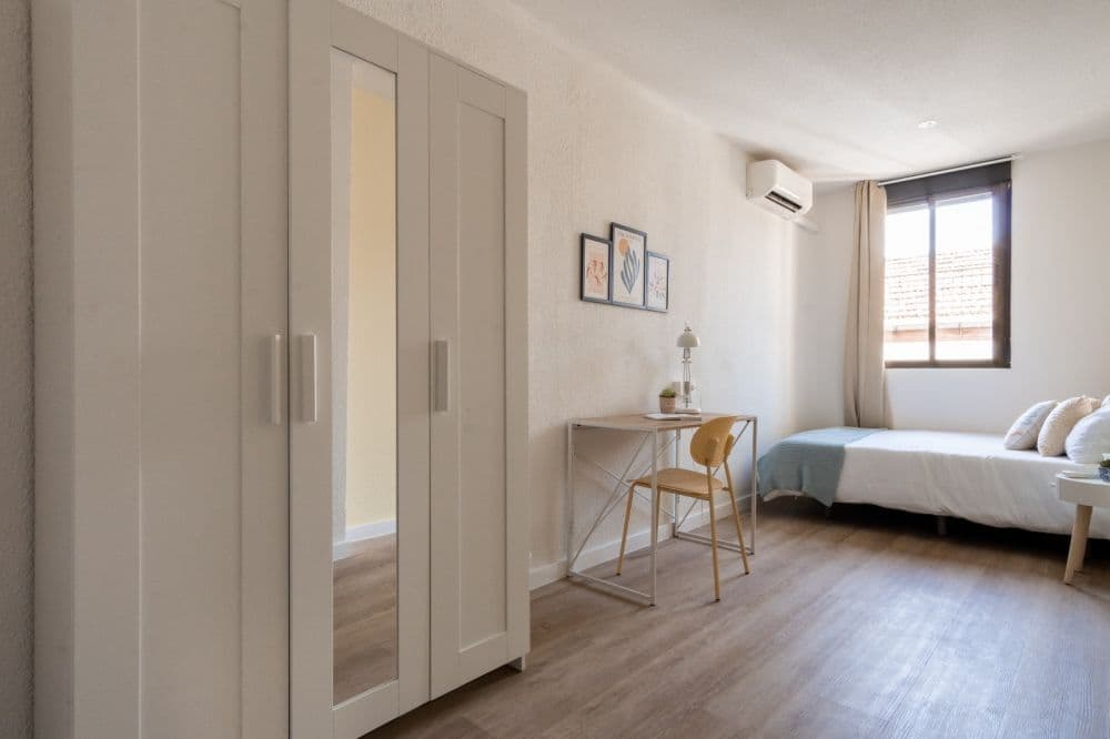 Private room in Madrid photo 5