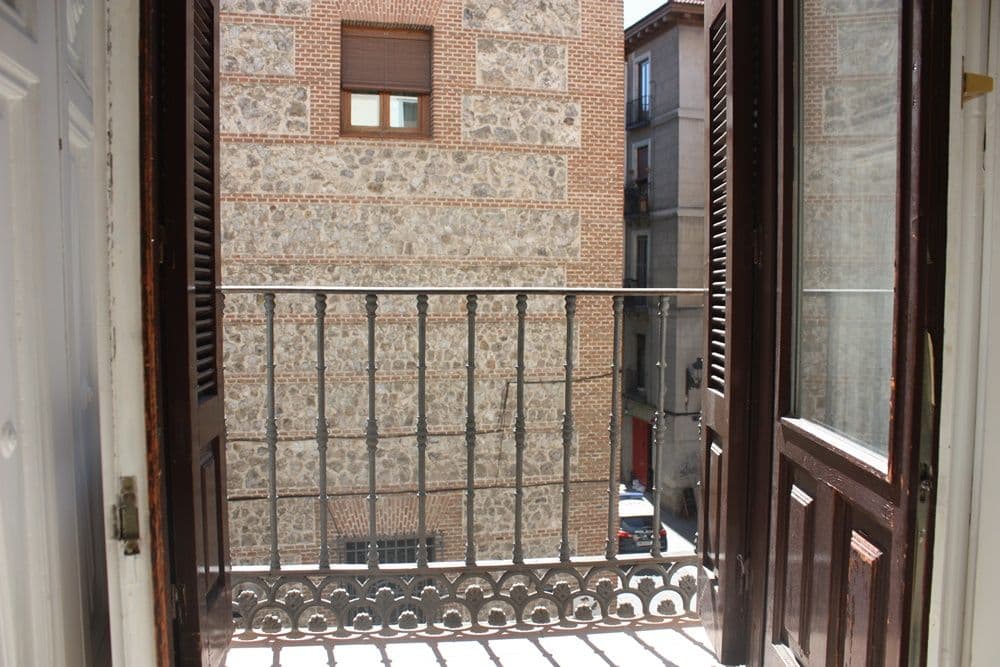 Private room in Madrid photo 4