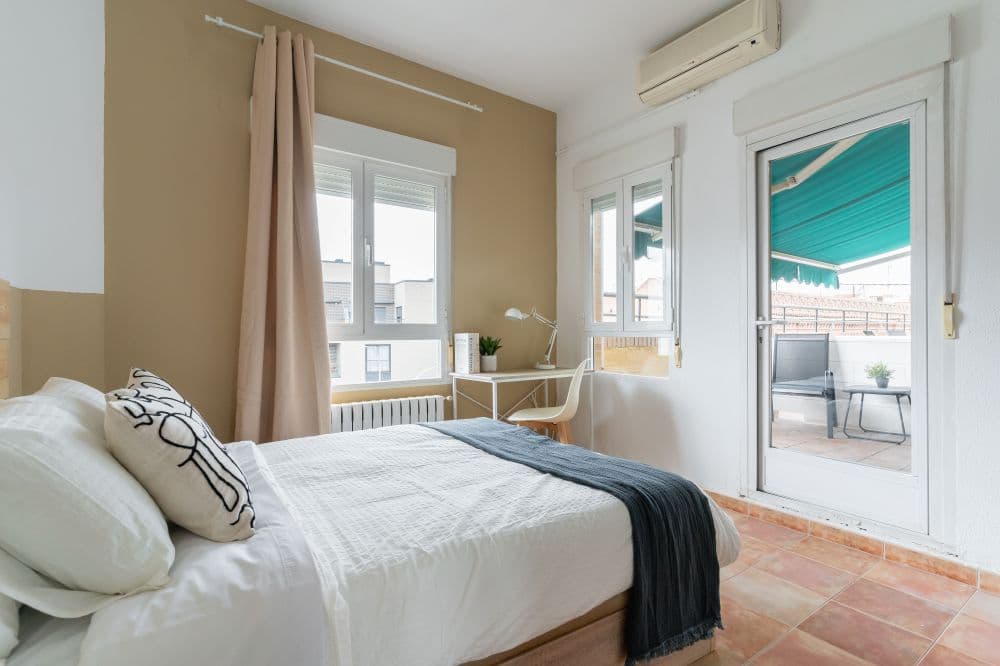 Private room in Madrid photo 2