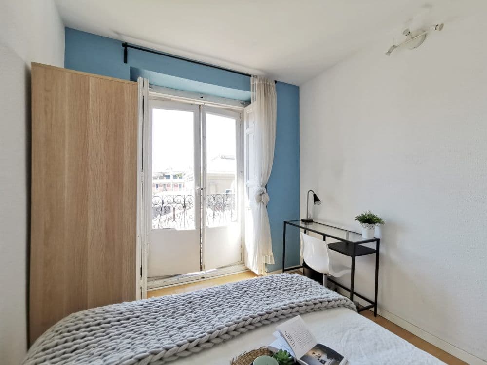 Private room in Madrid photo 4
