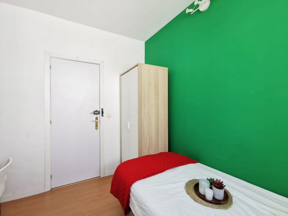 Private room in Madrid photo 4