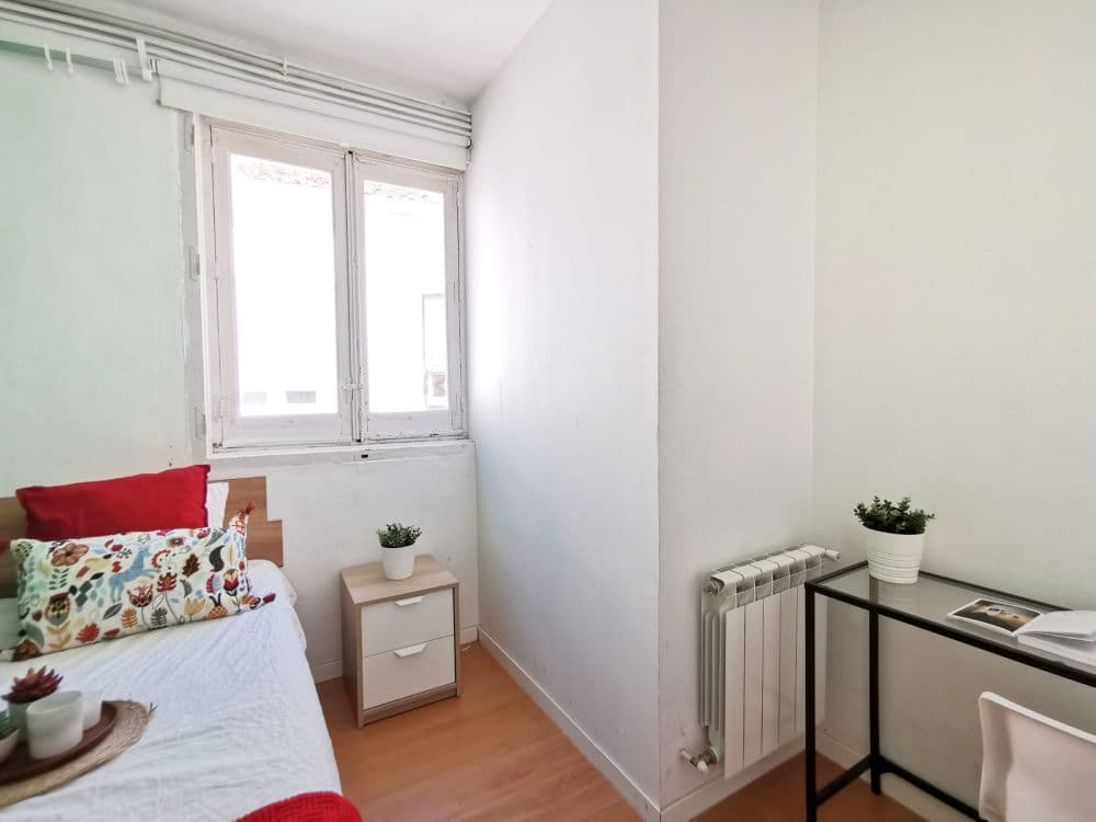 Private room in Madrid photo 3